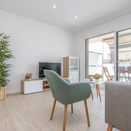 Apartment M A R I V E N T With Bathroom And Terrace 50 M2