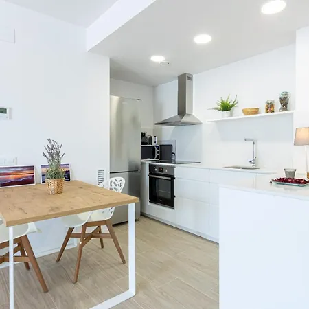 M A R I V E N T With Bathroom And Terrace 50 M2 * Roses