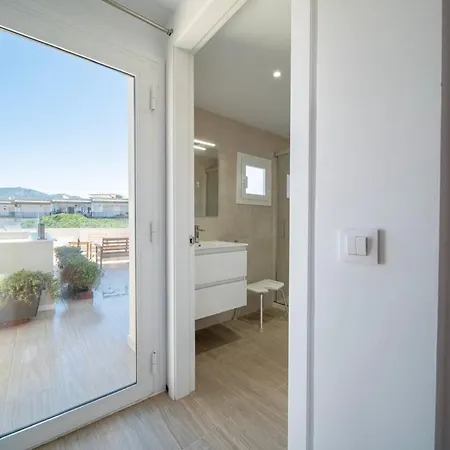 Apartment M A R I V E N T With Bathroom And Terrace 50 M2 Roses