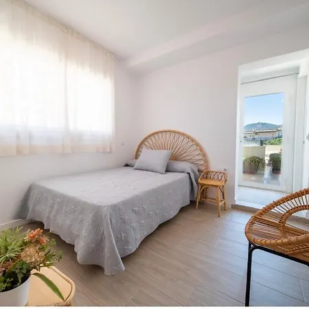 M A R I V E N T With Bathroom And Terrace 50 M2 * Roses