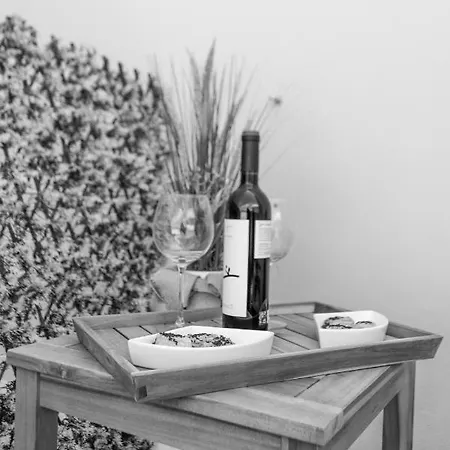 M A R I V E N T With Terrace Private * Roses